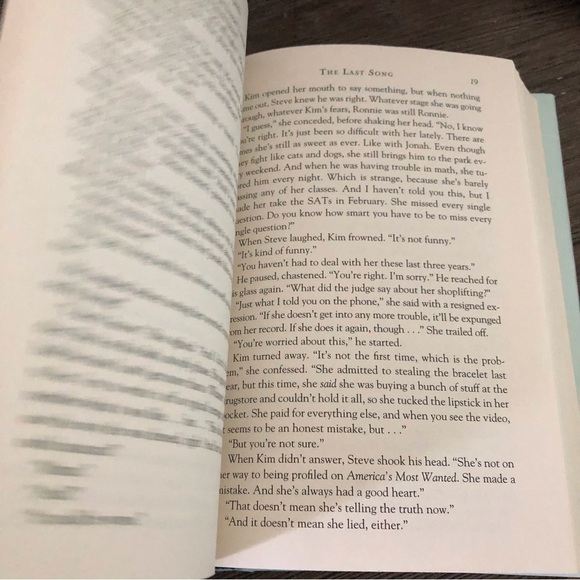 The Last Song by: Nicholas Sparks hardback book - Picture 5 of 7